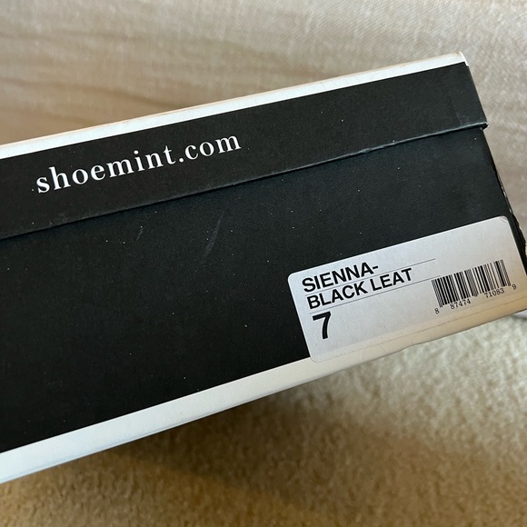 Shoemint ‘Sienna’ Boot. Black leather, gold hardware. Size 7. Like new! - Picture 2 of 6